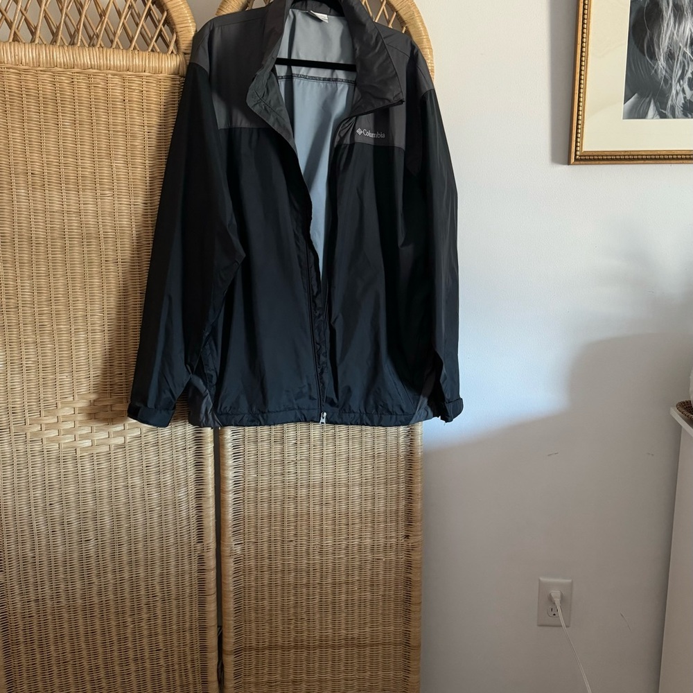 Columbia Men's Dark Gray Windbreaker